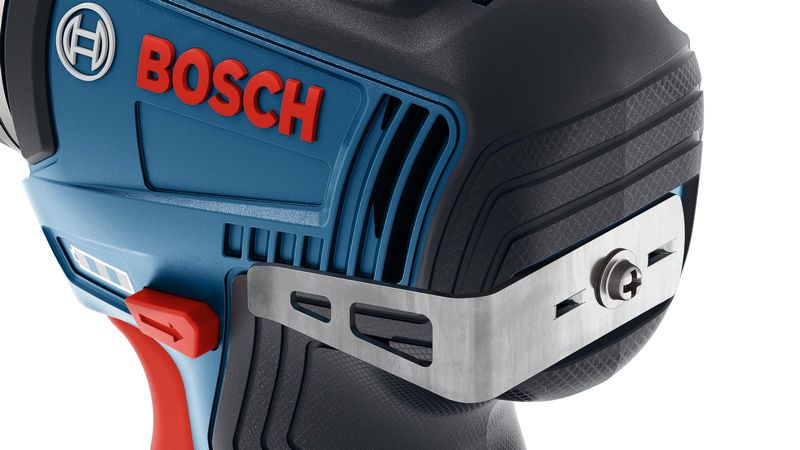 Bosch akku-boremaskine med metalbælteklips.